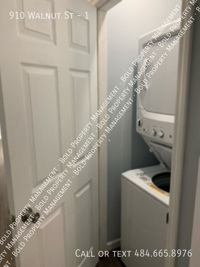 Building Photo - 910 Walnut St