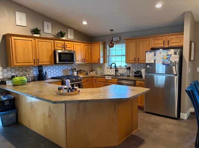 Building Photo - 4577 Top Flight Dr