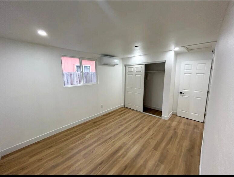 Building Photo - 847 E 106th St