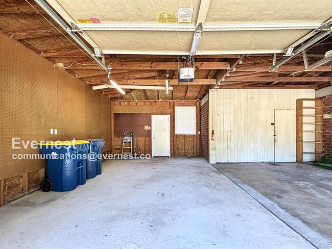 Building Photo - 6657 Blackwood Dr