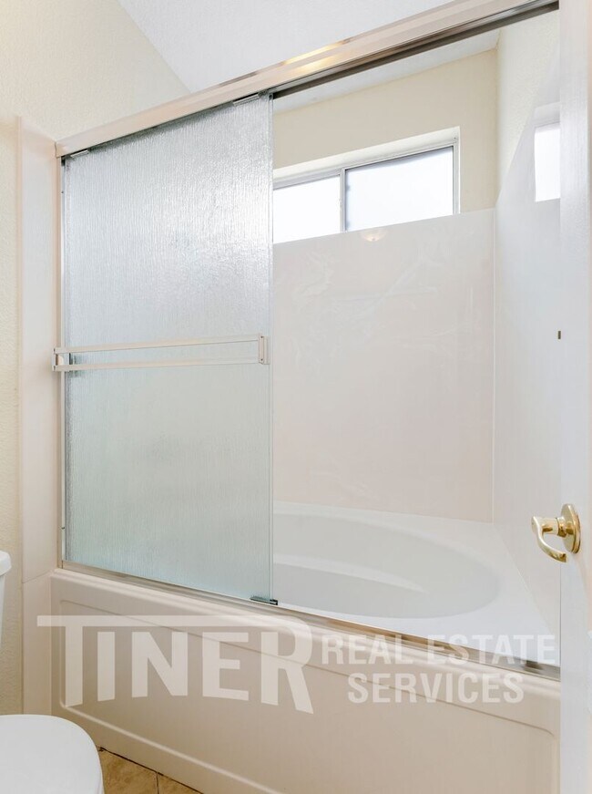 Building Photo - 149 Canberra Ct