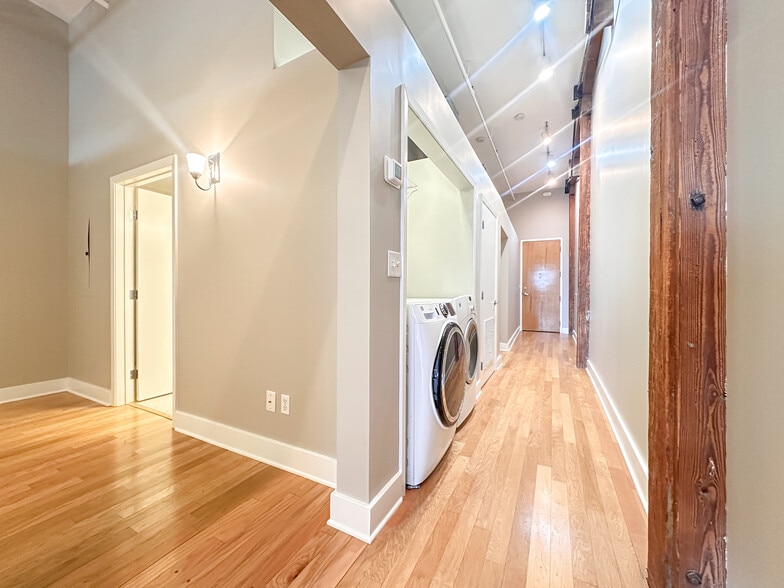 Entry Hall/Washer/Dryer - 200 Main St
