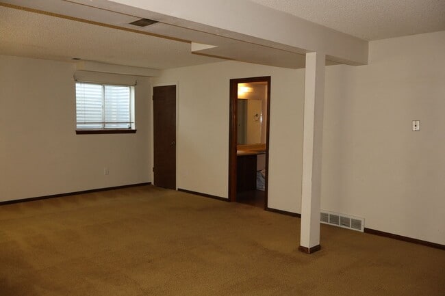 Building Photo - Spacious 4-Bedroom Single Family Home