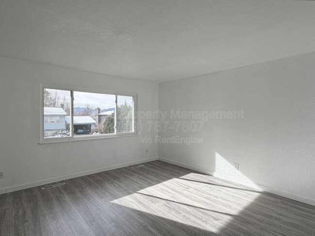 Building Photo - 3280 El Canto Dr