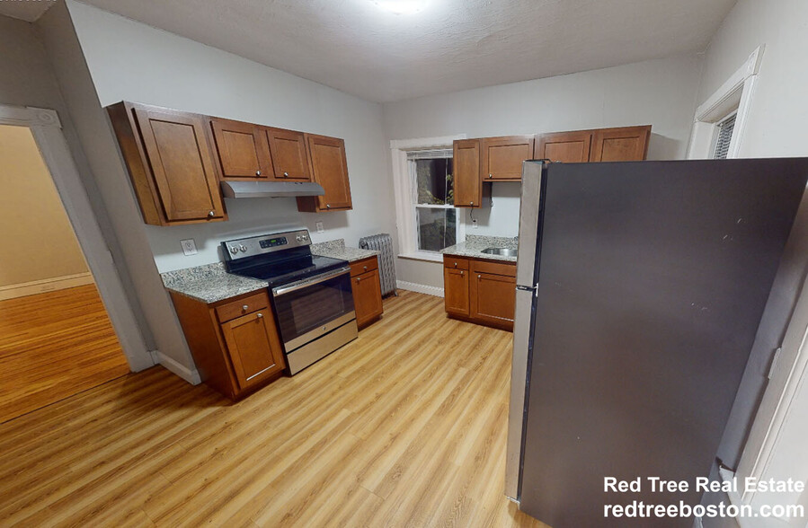 Apt 6 - 904 Massachusetts Ave