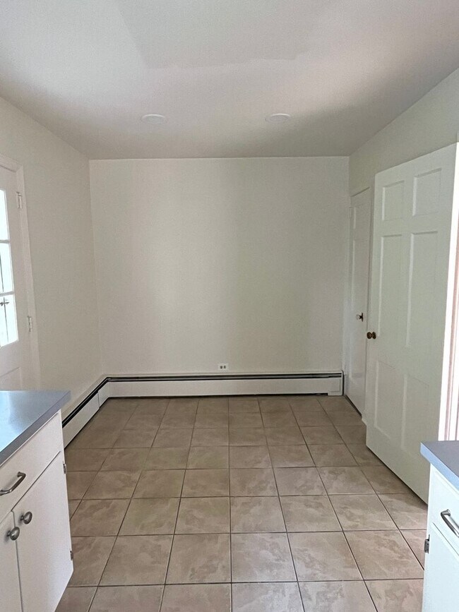 Building Photo - 2BD/1BA House Walking Distance to Downtown!