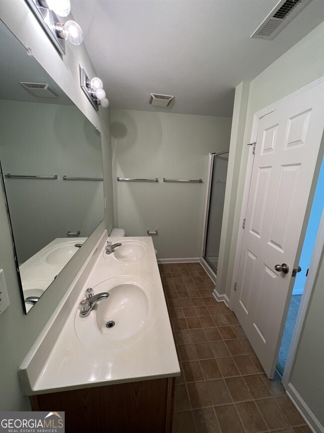 Building Photo - 805 Crestwell Cir