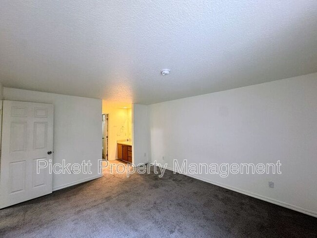 Building Photo - 1700 W Sunn Fjord Ln