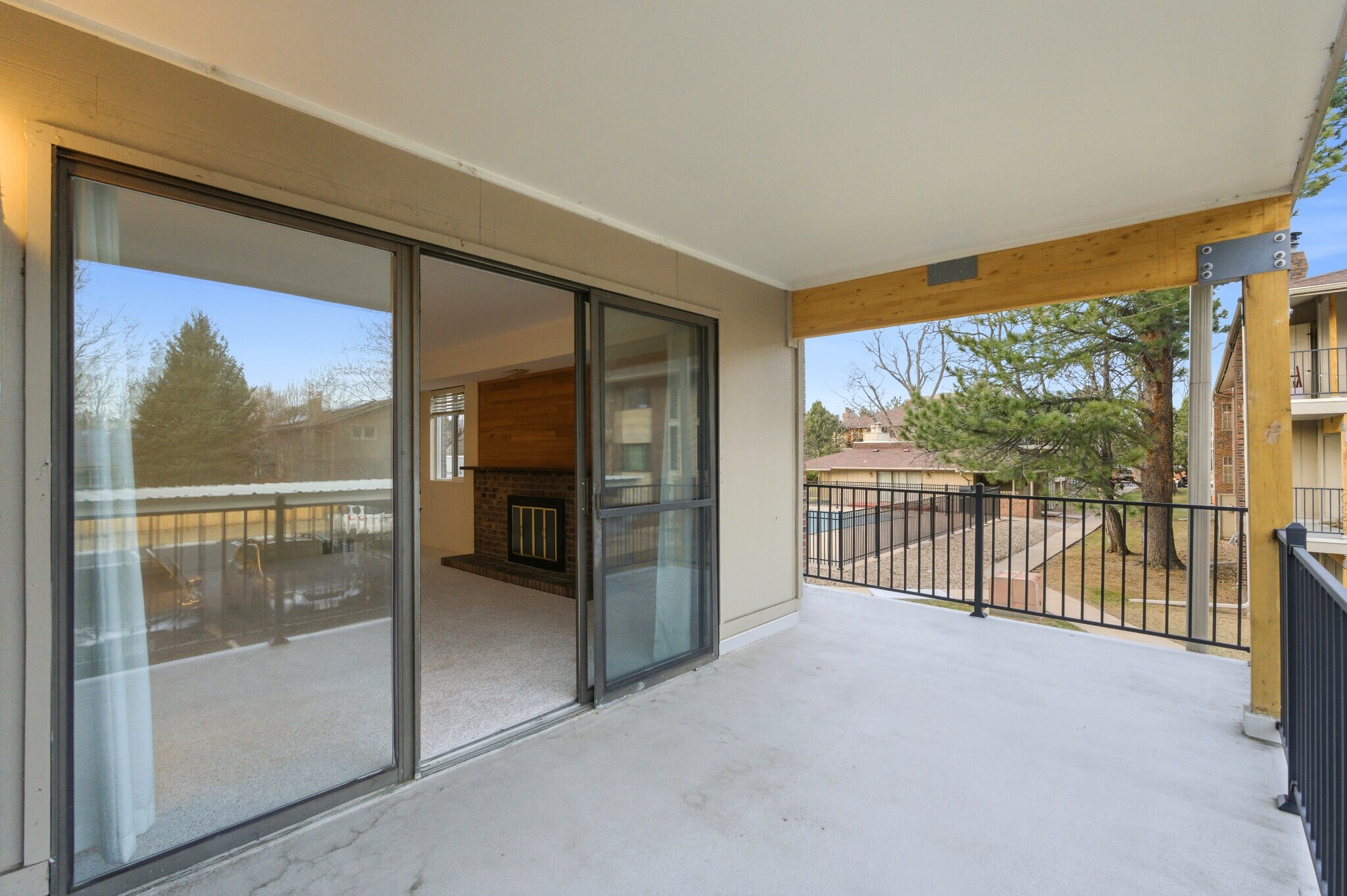 Building Photo - 600 Manhattan Dr