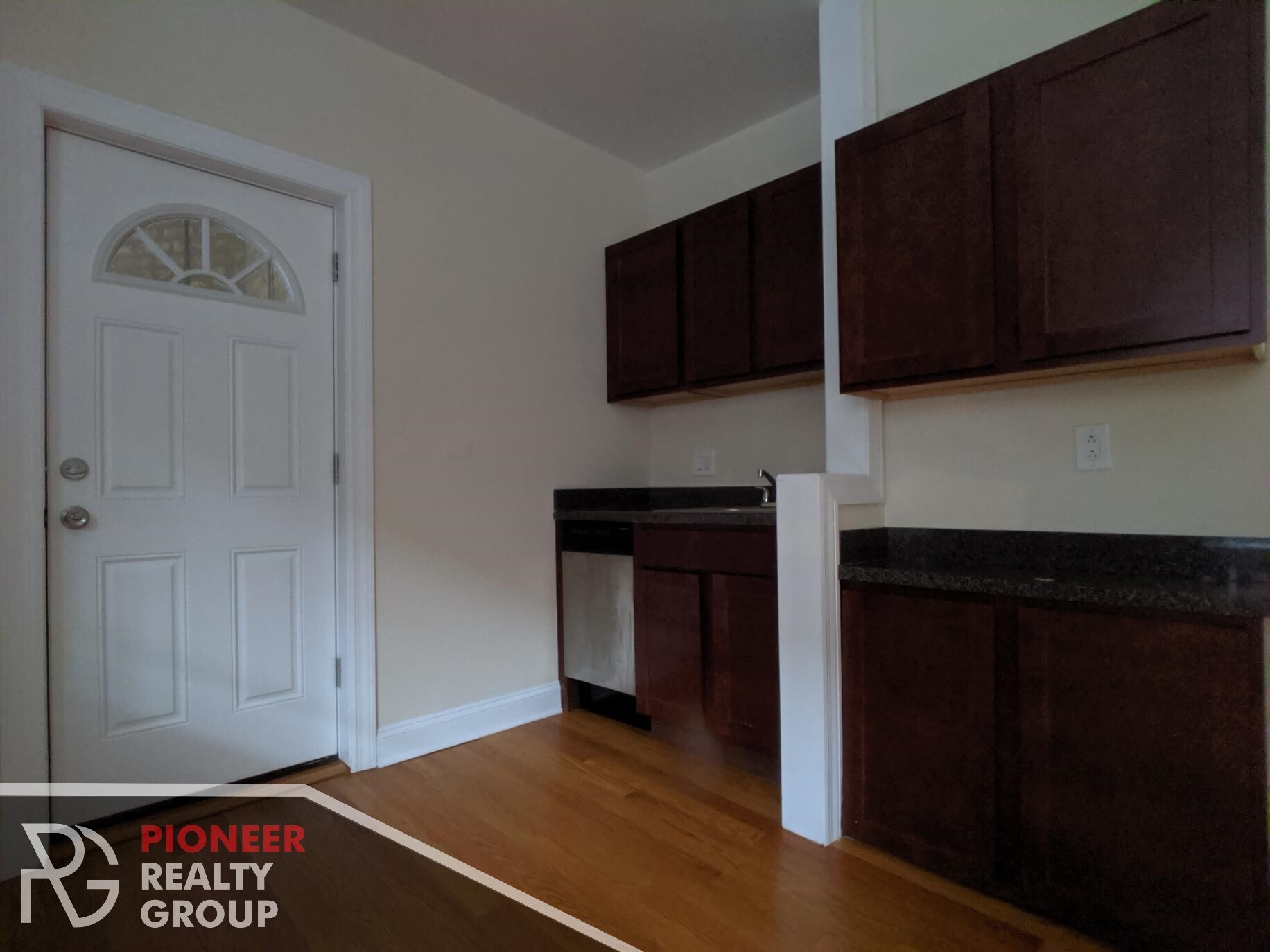 Building Photo - 3721 N Pine Grove Ave