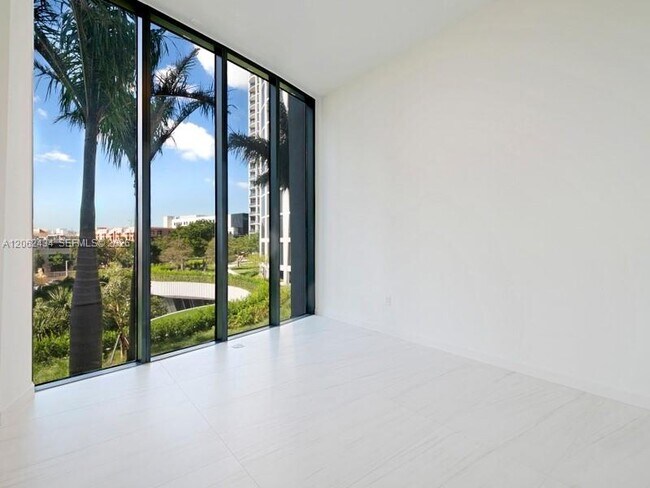 Building Photo - 2811 S Bayshore Dr