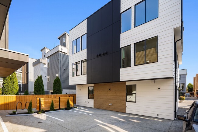 Building Photo - New Ballard Townhome