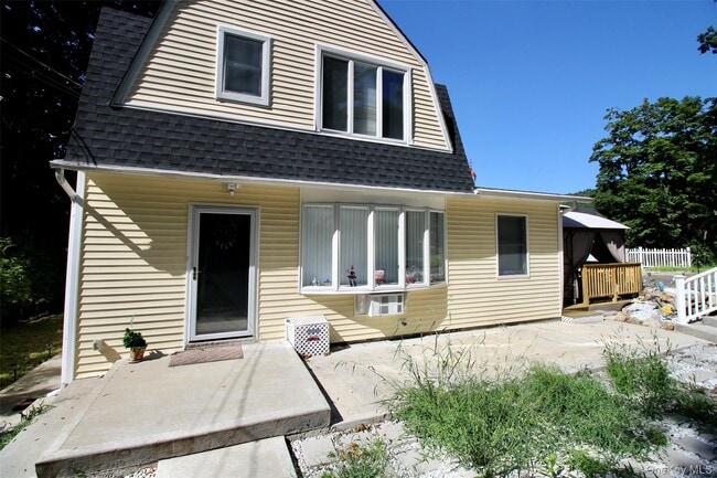 Building Photo - 22 Hillside Ave