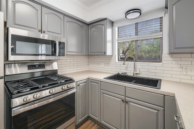 Building Photo - 204 Northwest Dr