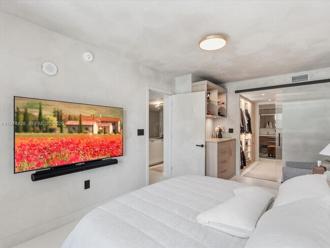 Building Photo - 9521 E Bay Harbor Dr