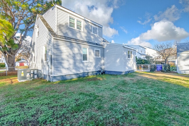 Building Photo - 405 Farrell St