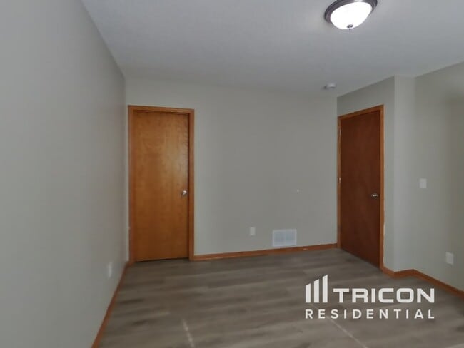 Building Photo - 9996 Park Pl Dr
