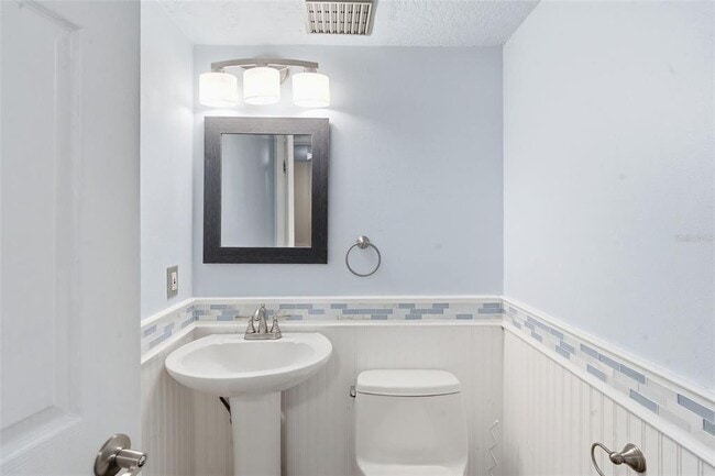 Building Photo - 2201 Coach House Blvd