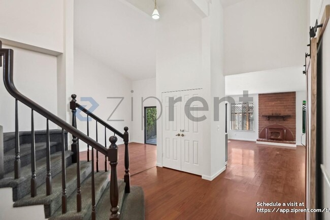 Building Photo - 740 Hollyhock Dr