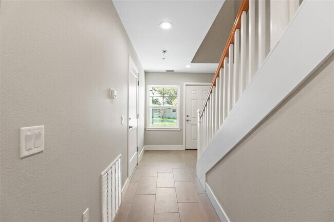 Building Photo - 43 SE 15th Terrace