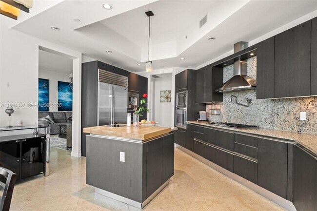 Building Photo - 16047 Collins Ave