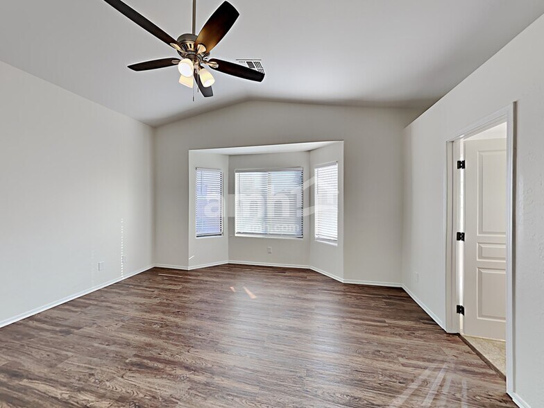 Building Photo - 3429 E Crescent Way