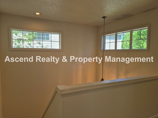 Building Photo - Available NOW! 1 Small Pet OK, Great Bethany Neighborhood, Fenced Yard, New Interior Paint/Dishwa...