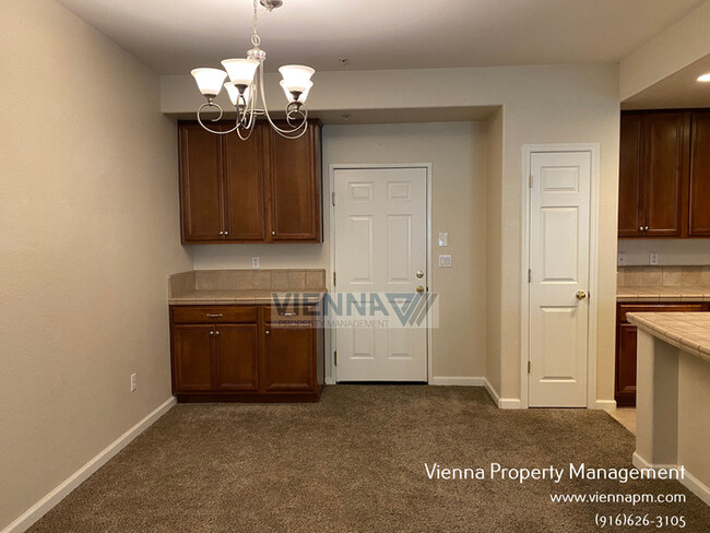 Building Photo - 6521 Hearthstone Cir