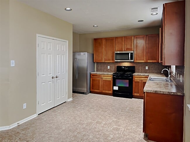 Building Photo - 1927 Makenna Ln