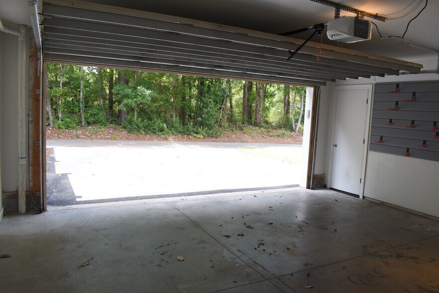 Building Photo - 393 Whisper Park Dr