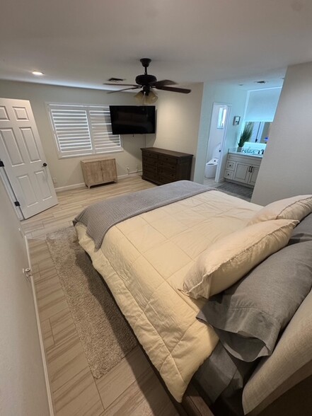 Building Photo - 1921 Park Terrace Bay