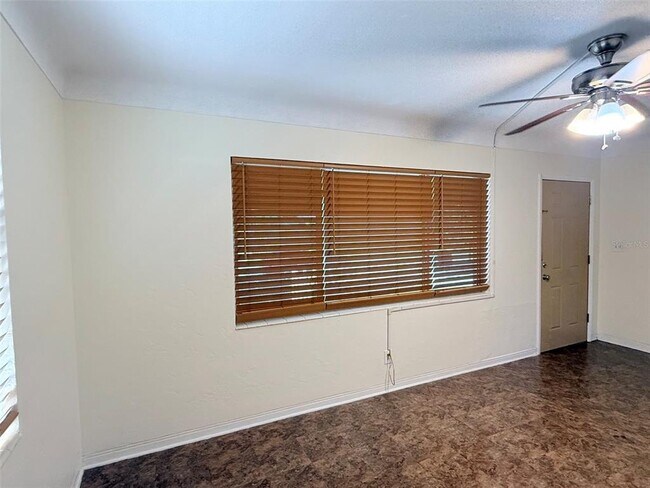 Building Photo - 5541 Lown St N