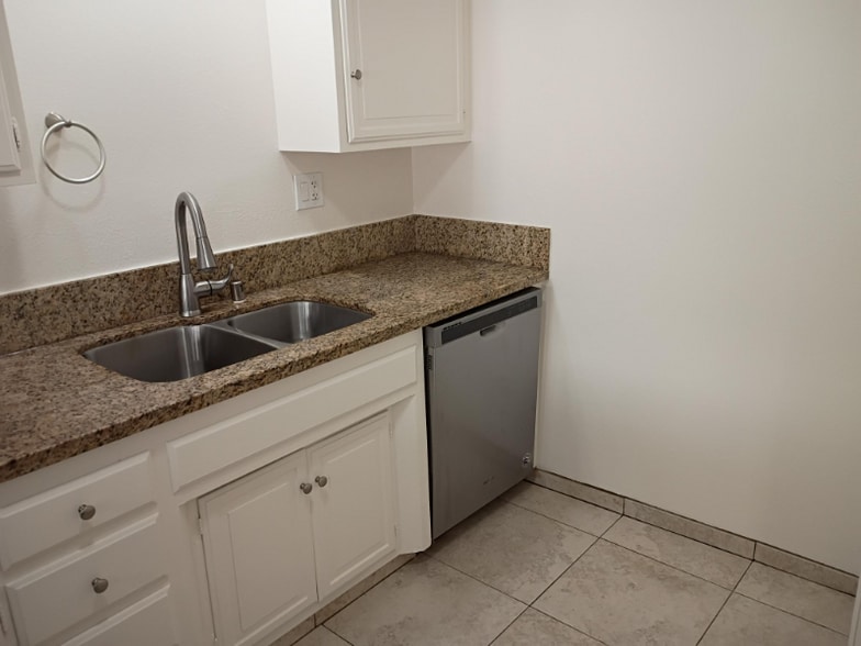 Building Photo - 851 Amigos Way