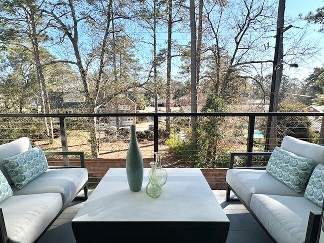 Building Photo - LUXURY TOWNHOME IN FOREST ACRES