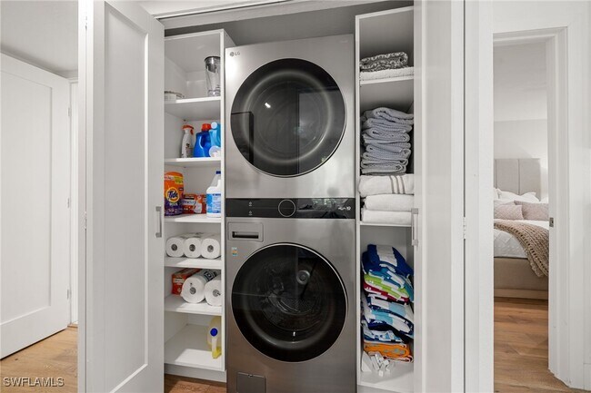 Building Photo - 175 5th Ave S