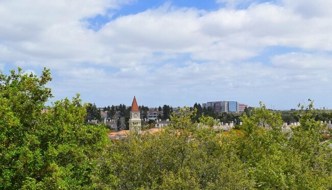 Building Photo - Flexible Lease Terms! Stunning 4BR/2.5BA Two-Story Renovated Townhome in UTC!