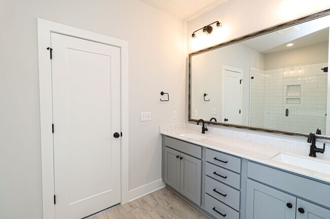 Building Photo - Luxury New Construction Townhome in Bryant...