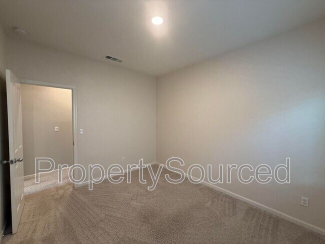 Building Photo - 437 Pendragon St