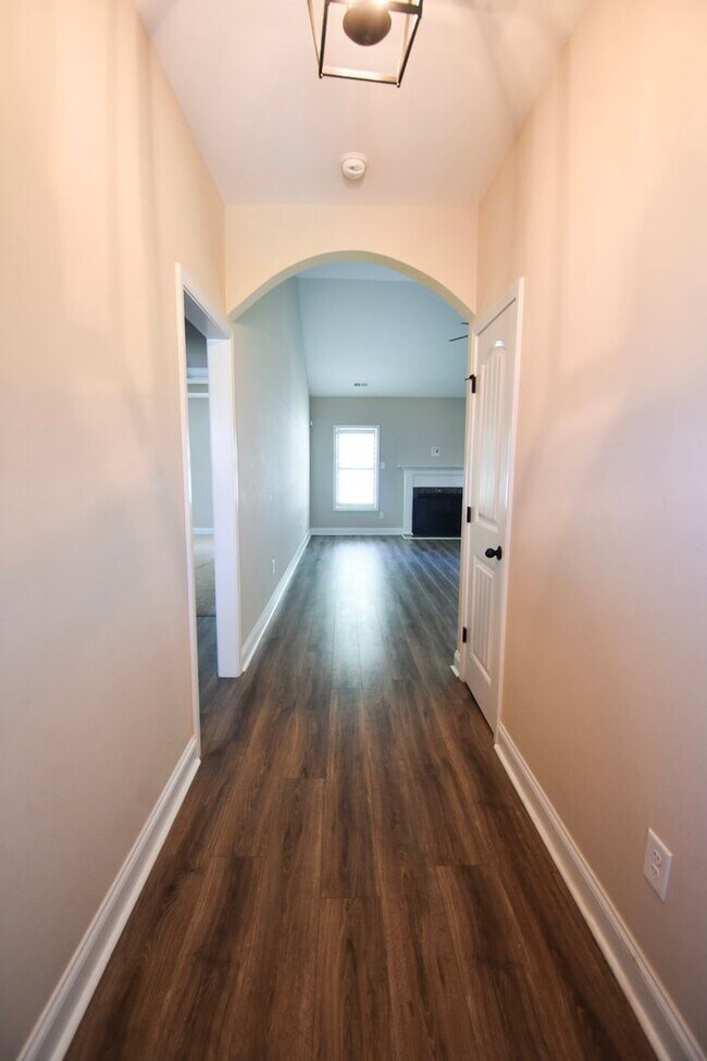 Building Photo - 4 Bedroom 2 Bathroom- Small Pets Considered