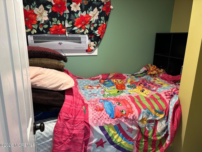 Building Photo - 2 Neptune Pl