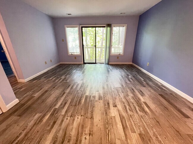 Building Photo - Mill Creek - Updated 2br 2ba garden-style ...