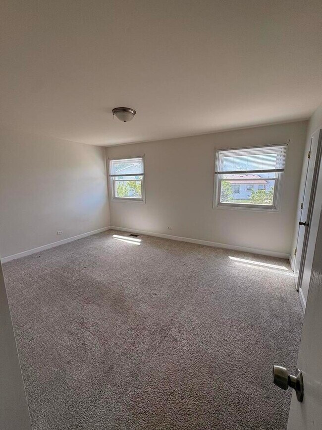 Building Photo - 619 Belair Ct