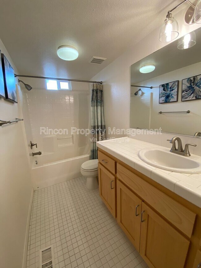 Building Photo - 11216 Snapdragon St