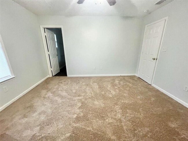 Building Photo - 233 Hawks Nest Rd