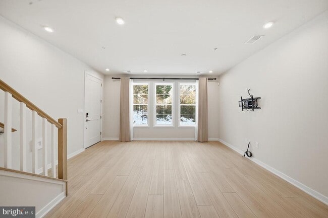 Building Photo - 7488 Backett Wood Ter