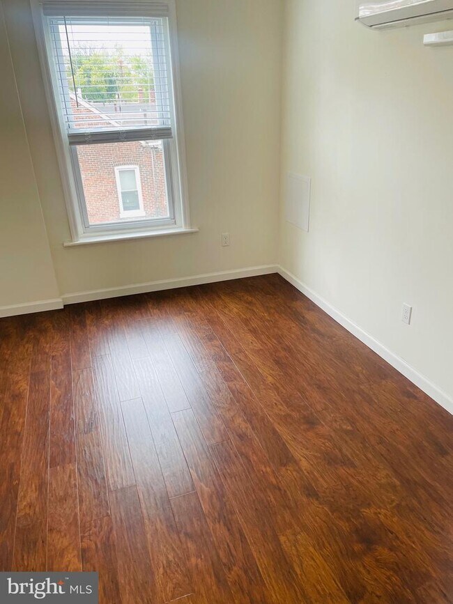 Building Photo - 442 W Hanover St