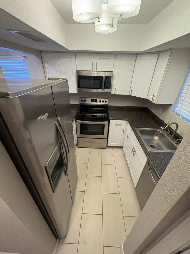Building Photo - READY TO VIEW NOW! Beautiful 2 Bed/2 Bath ...