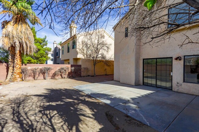 Building Photo - 3 Bed, 2.5 Bath Henderson Beauty