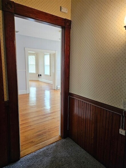 Building Photo - 404 Stevens St