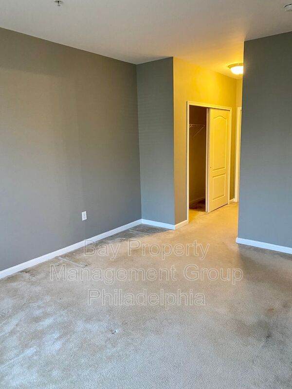 Building Photo - 350 W Elm St